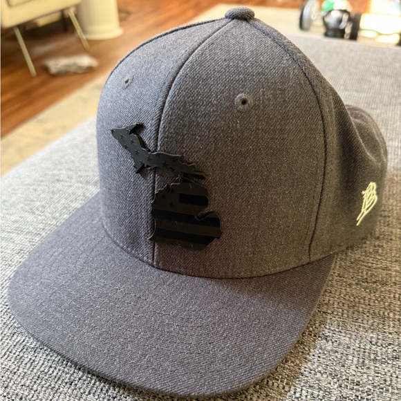 Branded Bills Michigan Logo Gray/Black Flat Brim SnapBack Hat NEW - Picture 1 of 5